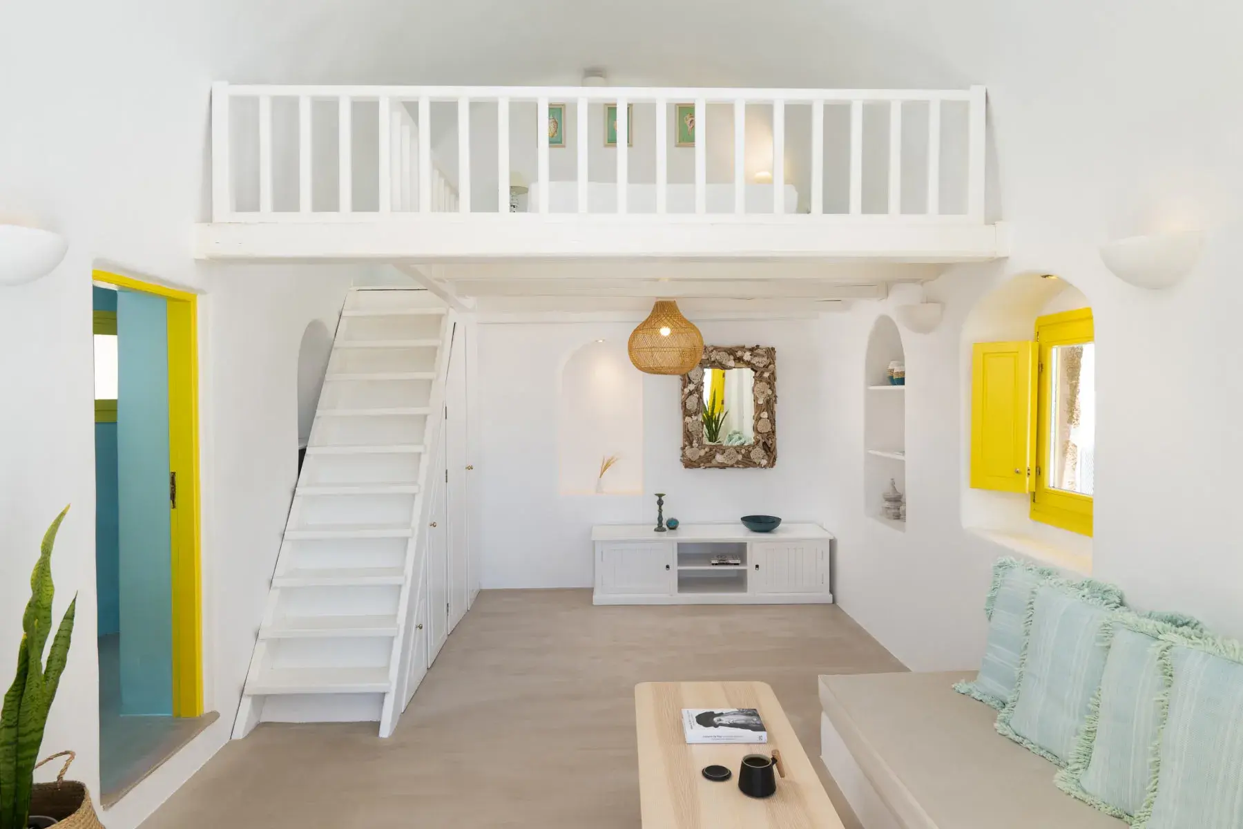 Honeymoon Suite with Hot Tub & Panoramic Sea View