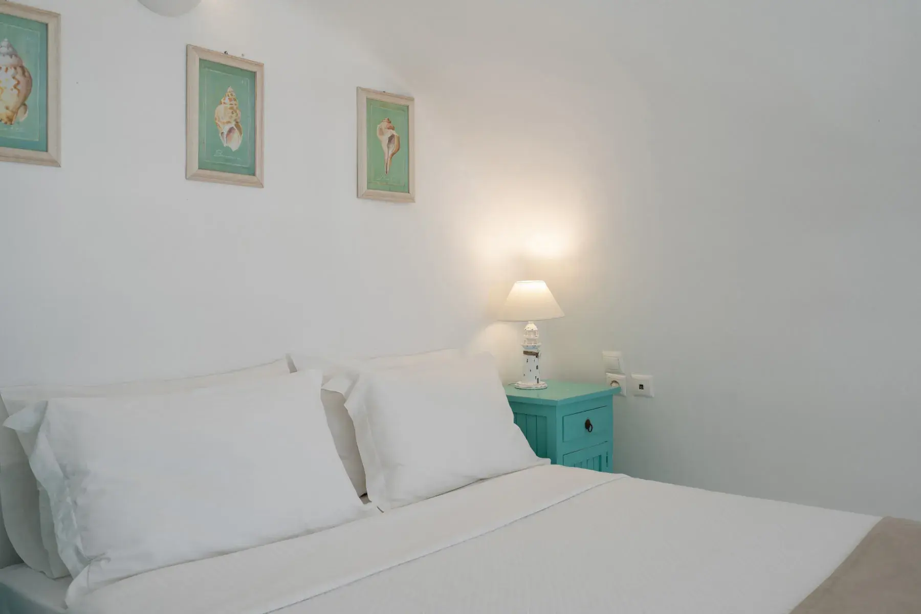 Honeymoon Suite with Hot Tub & Panoramic Sea View