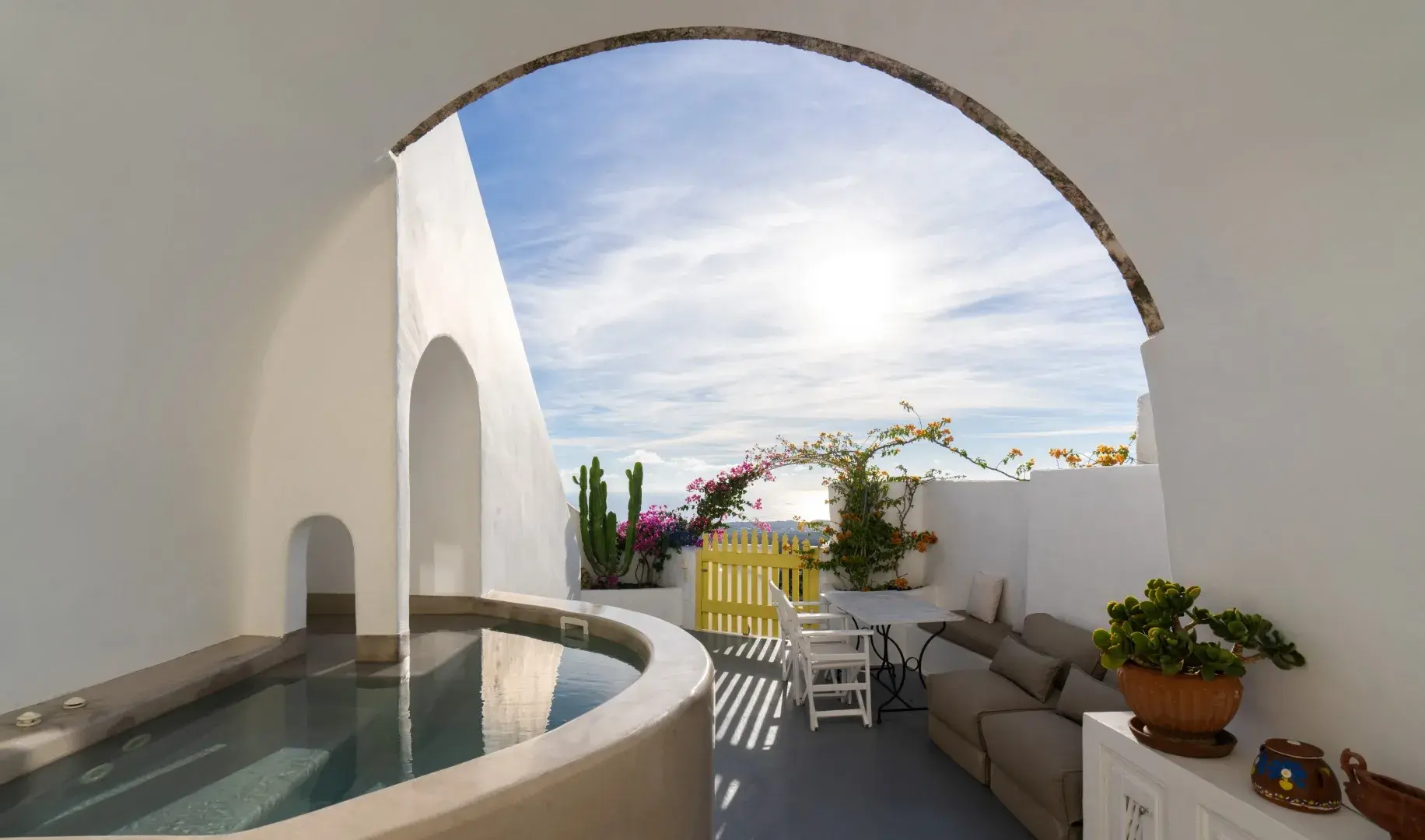 Honeymoon Suite with Hot Tub & Sea View